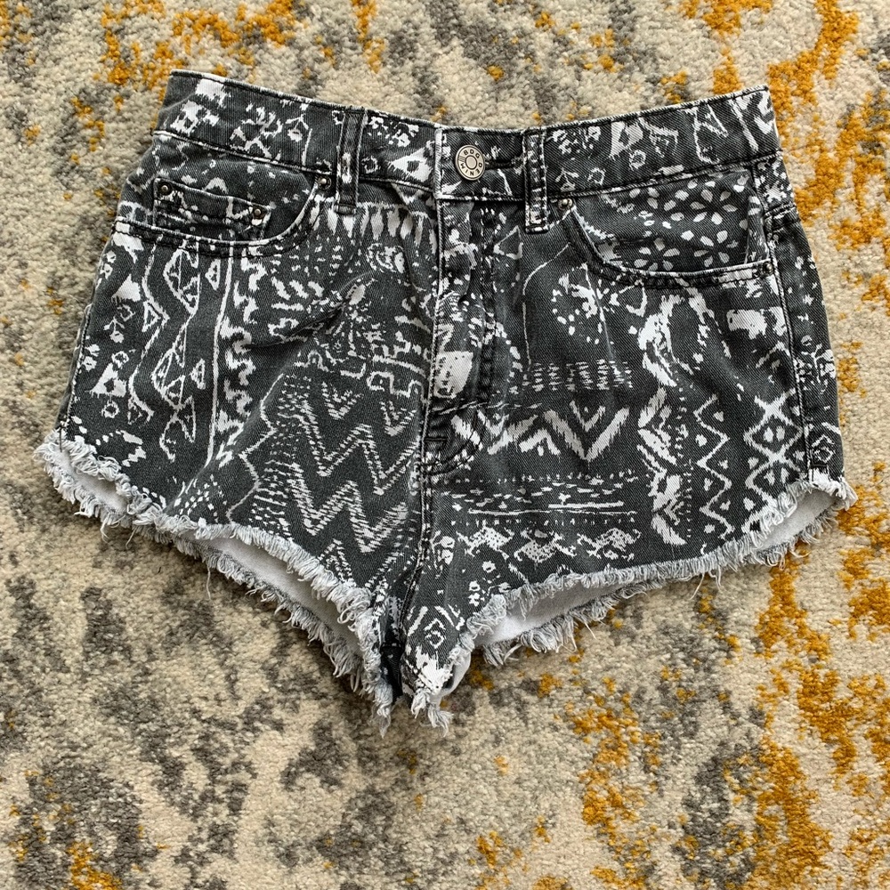 BDG Pattern High Rise Shorts - Picture 2 of 4